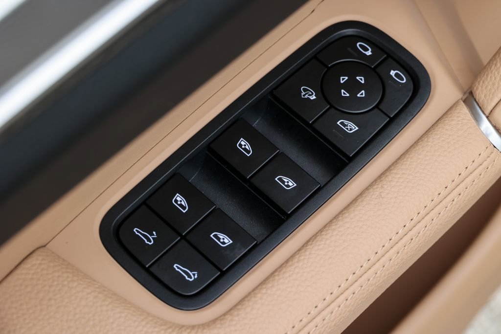 Certified 2023 Porsche Cayenne Platinum Edition AWD/4WD image 27