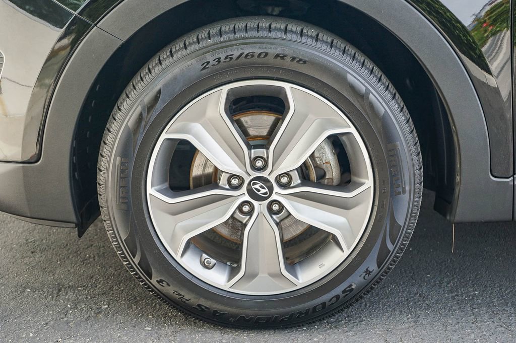 Used 2014 Hyundai Santa Fe GLS image 9