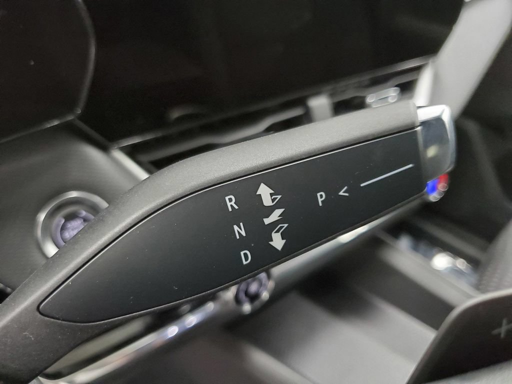 Used 2025 Chevrolet Equinox LT w/ Safety and Technology Package FWD image 32
