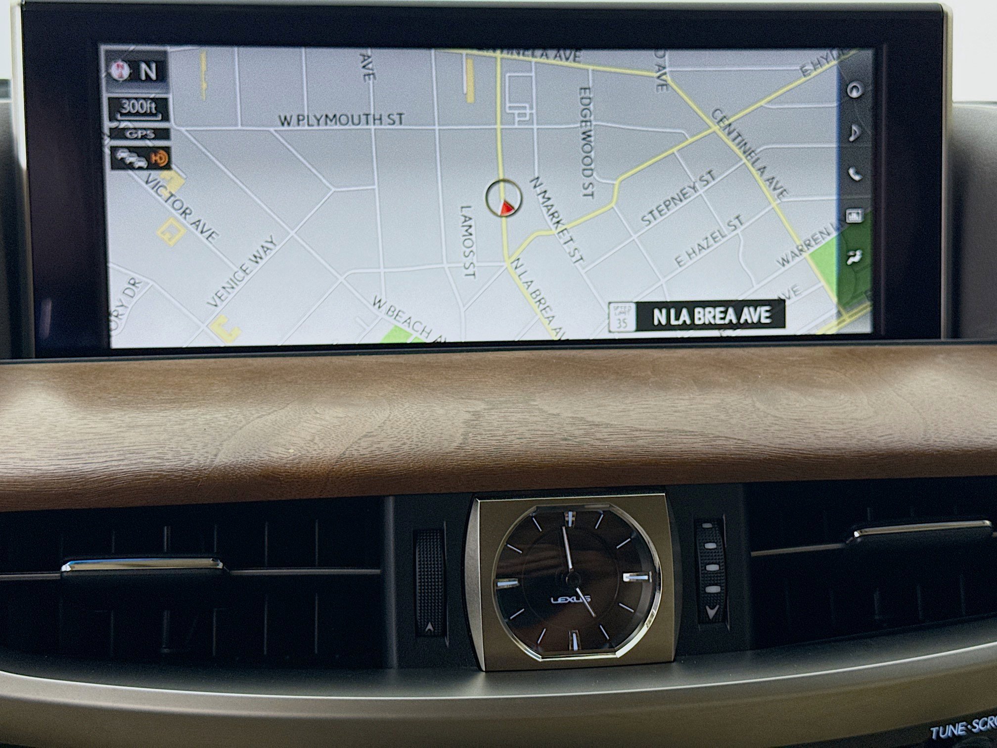 Used 2020 Lexus LX 570 4WD w/ 3rd Row & Luxury Pkg image 15