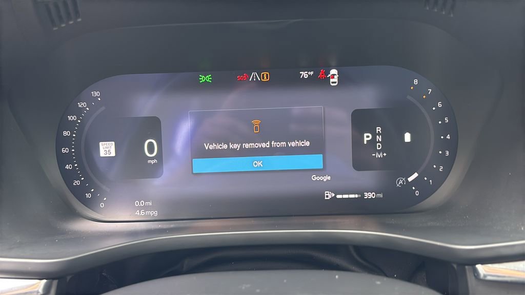 Certified 2025 Volvo XC60 B5 Plus AWD/4WD image 15