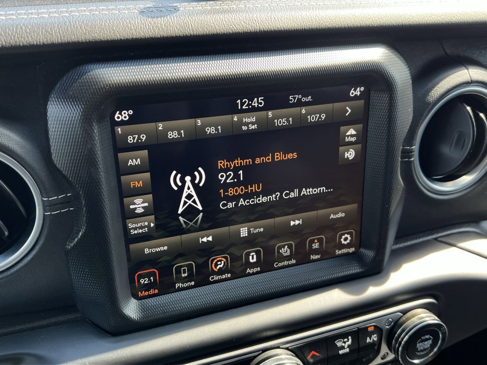 Used 2022 Jeep Wrangler Unlimited Sahara w/ Cold Weather Group image 15