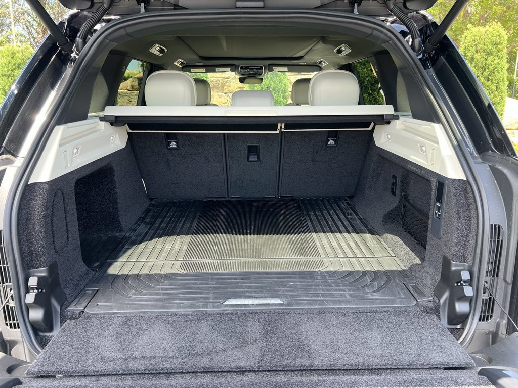 Certified 2026 Land Rover Range Rover SE AWD/4WD image 18