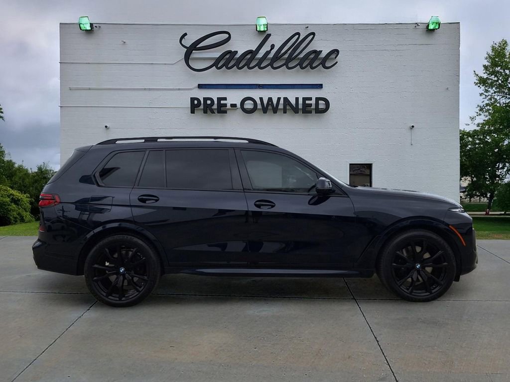 Used 2023 BMW X7 xDrive40i w/ M Sport Package AWD/4WD image 2