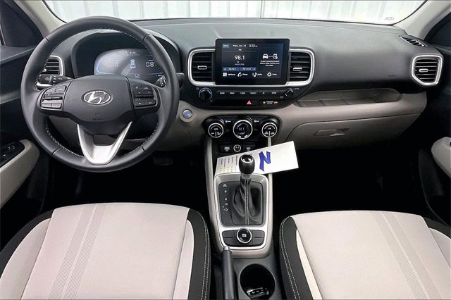 Used 2024 Hyundai Venue SEL image 15