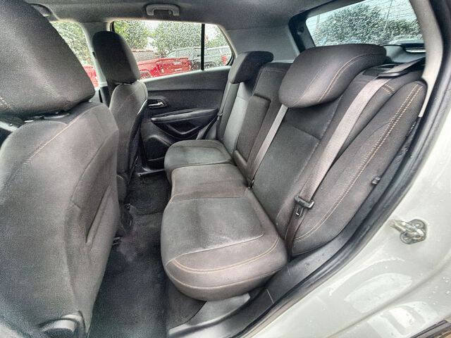 Used 2018 Chevrolet Trax LS FWD image 23