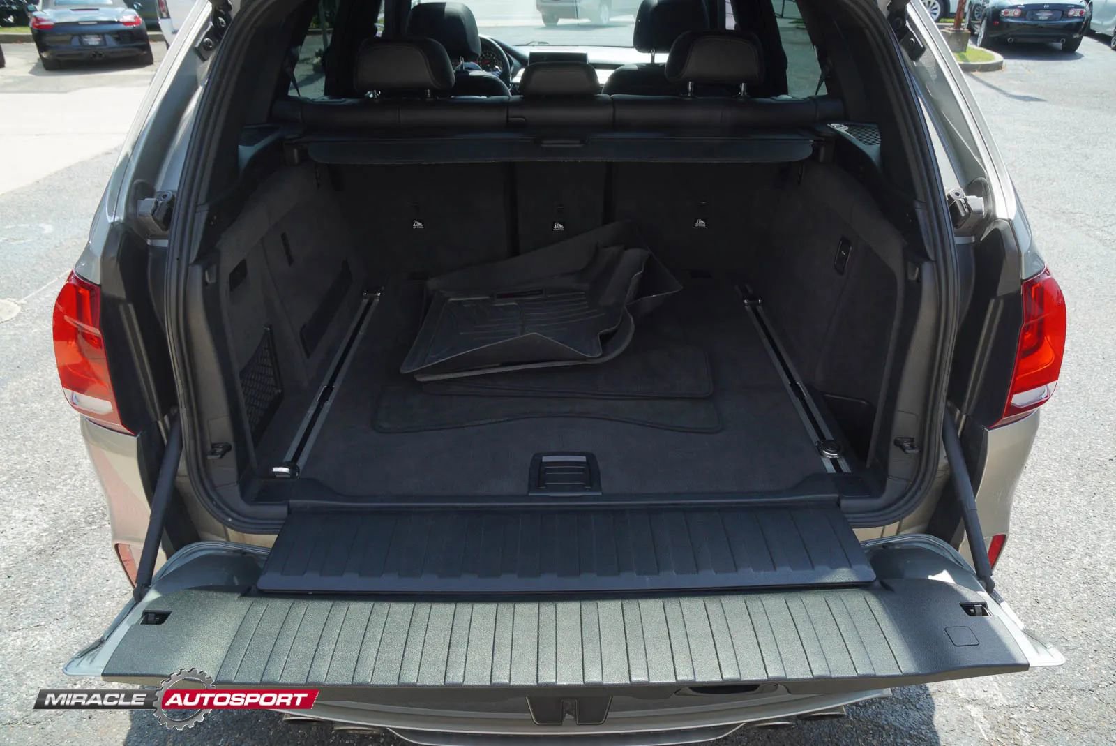 Used 2016 BMW X5 M image 28