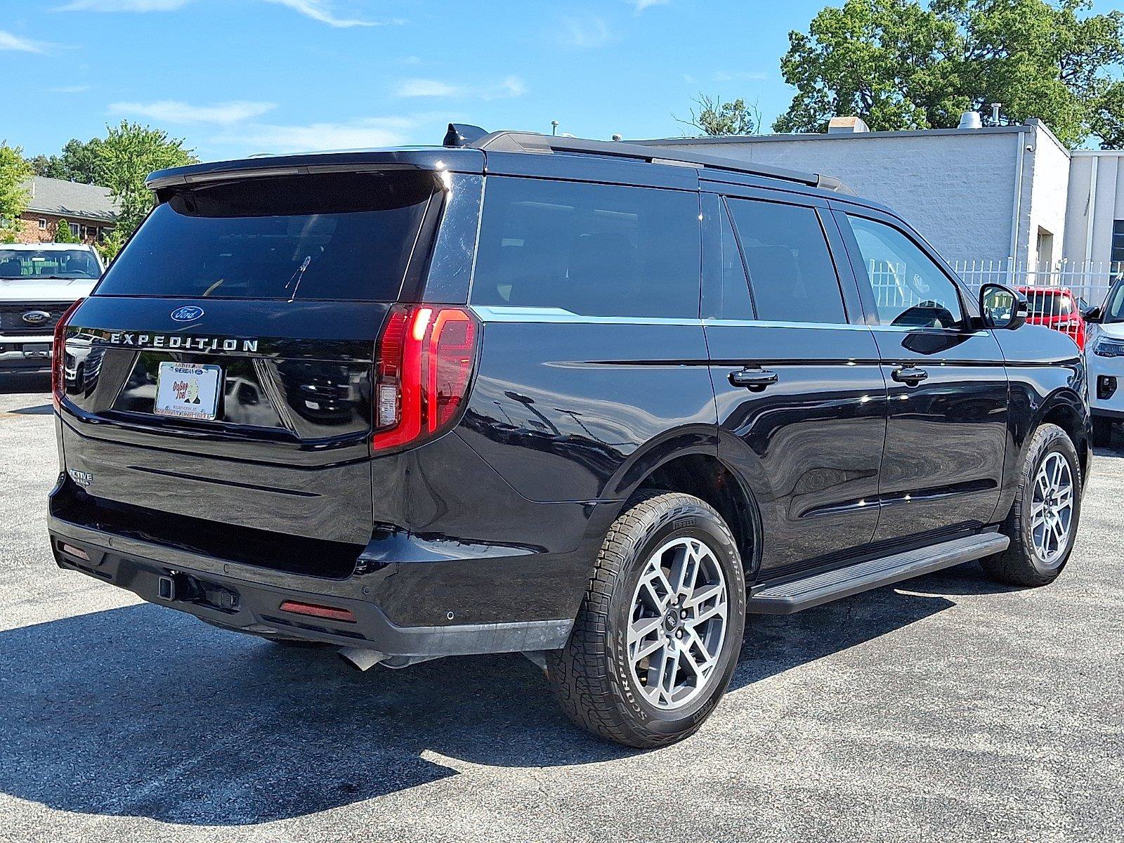 Certified 2025 Ford Expedition Active AWD/4WD image 7