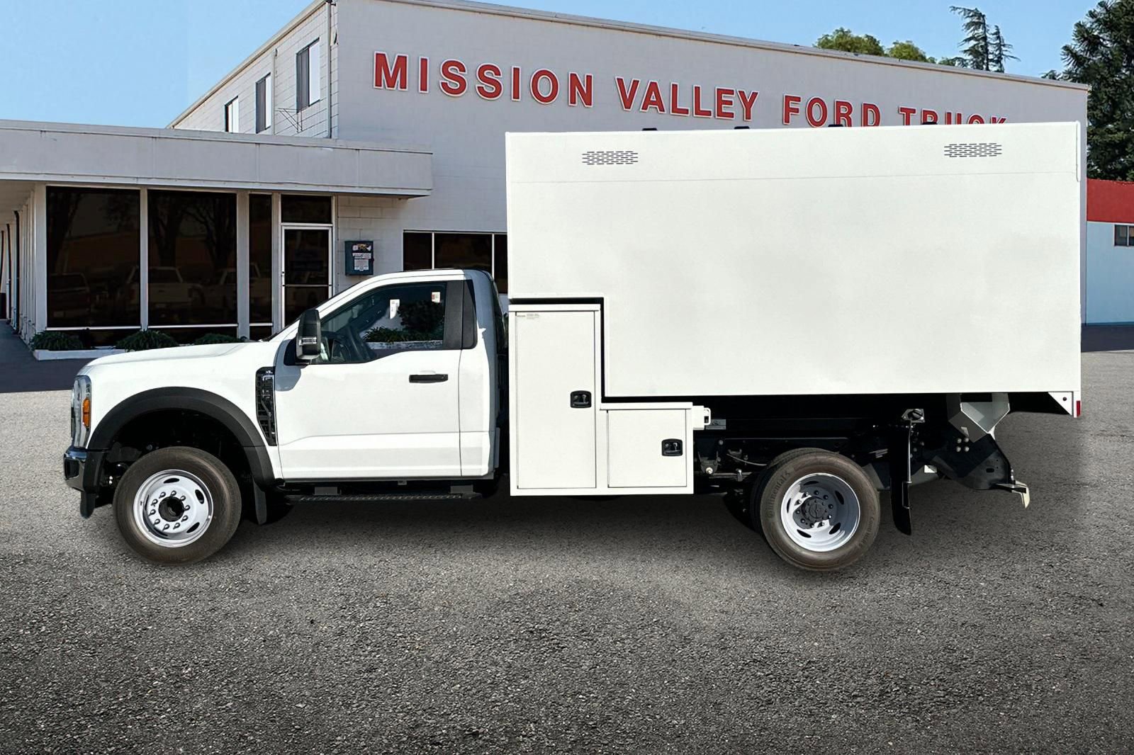 New 2025 Ford F550 2WD Regular Cab Super Duty w/ XL Chrome Package image 7