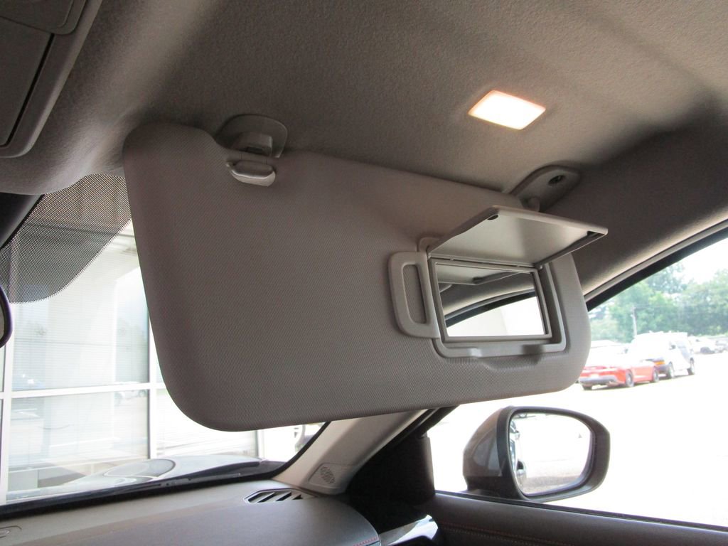 Used 2025 Nissan Kicks SR AWD/4WD image 40