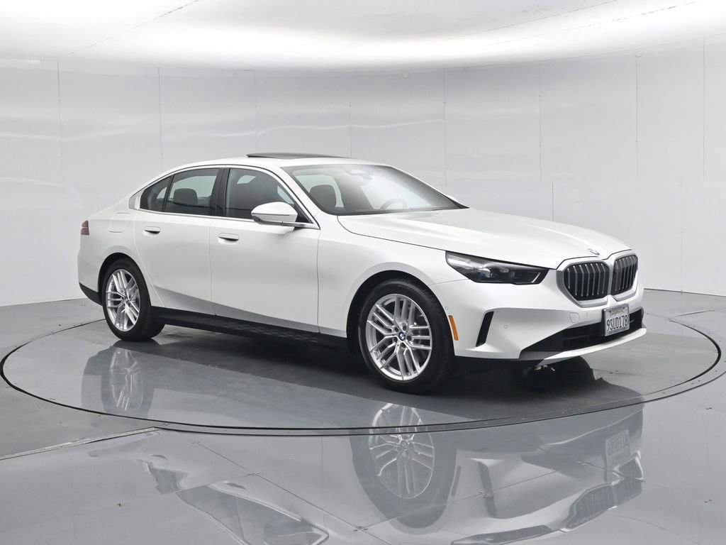 Used 2025 BMW 530i xDrive w/ Premium Package image 27