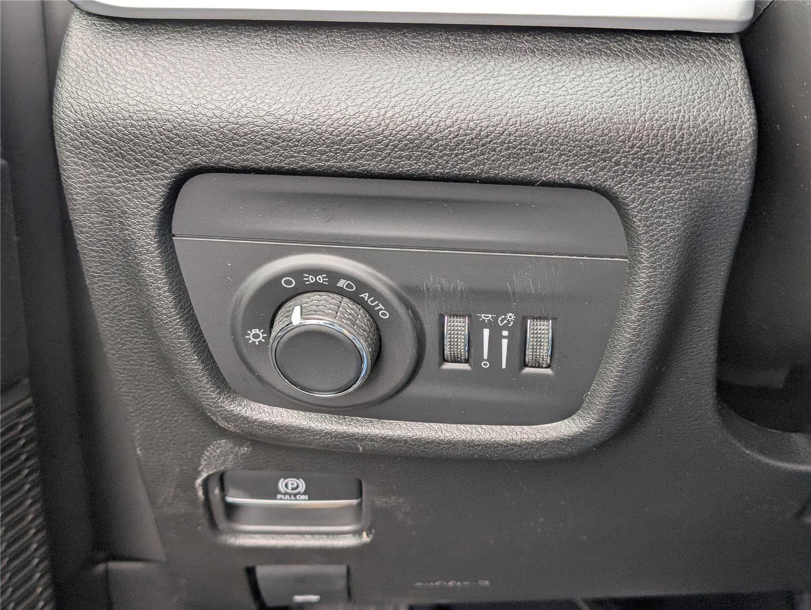 New 2026 Jeep Grand Cherokee Laredo image 16