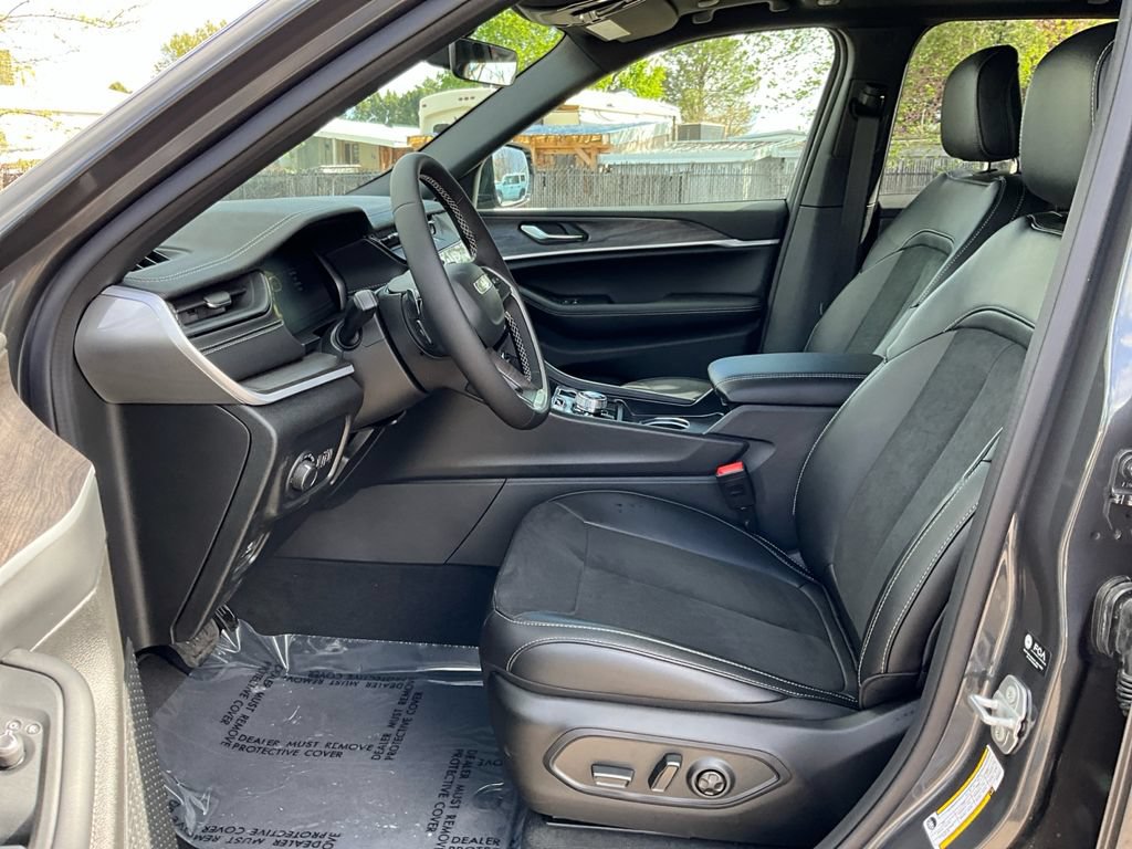 New 2026 Jeep Grand Cherokee Altitude AWD/4WD image 17