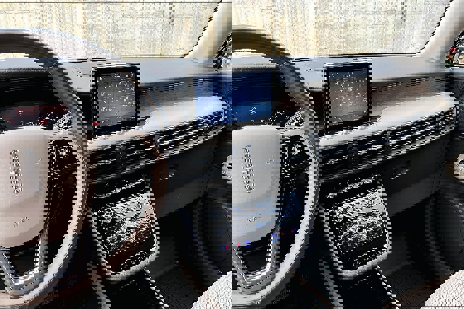 Used 2020 Lincoln Corsair Reserve w/ Equipment Group 201A image 11