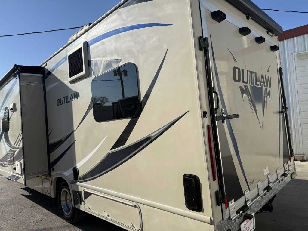 Used 2017 Ford E-450 and Econoline 450 Super Duty w/ Motorhome Prep Package RWD image 21