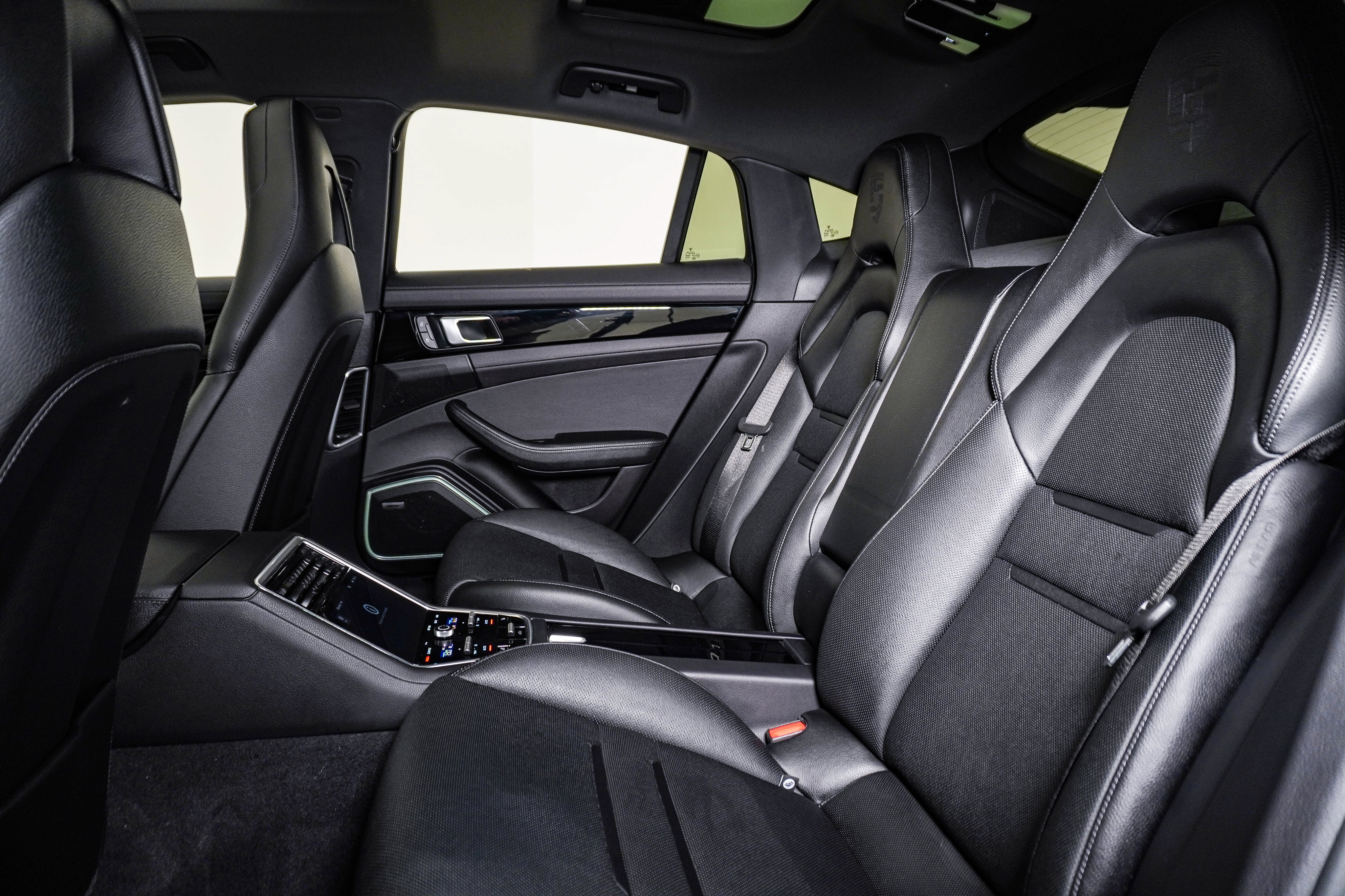 Certified 2023 Porsche Panamera image 18