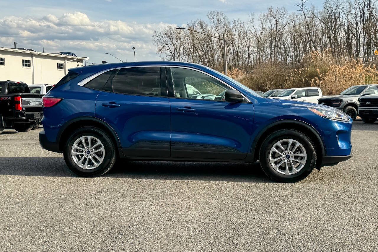 Used 2022 Ford Escape SE w/ Convenience Package AWD/4WD image 2