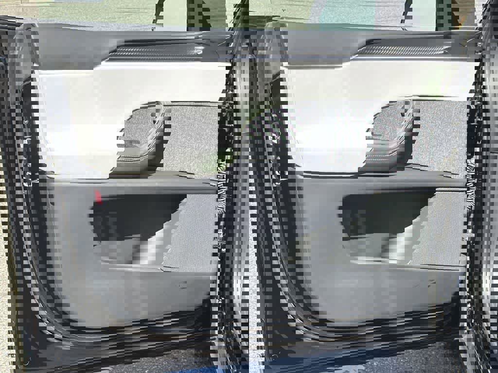 Used 2022 Tesla Model X Plaid image 21