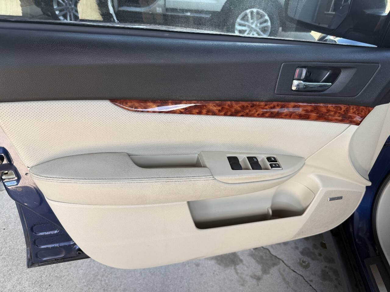 Used 2011 Subaru Outback 2.5i Limited w/ PWR Moonroof Pkg AWD/4WD image 13