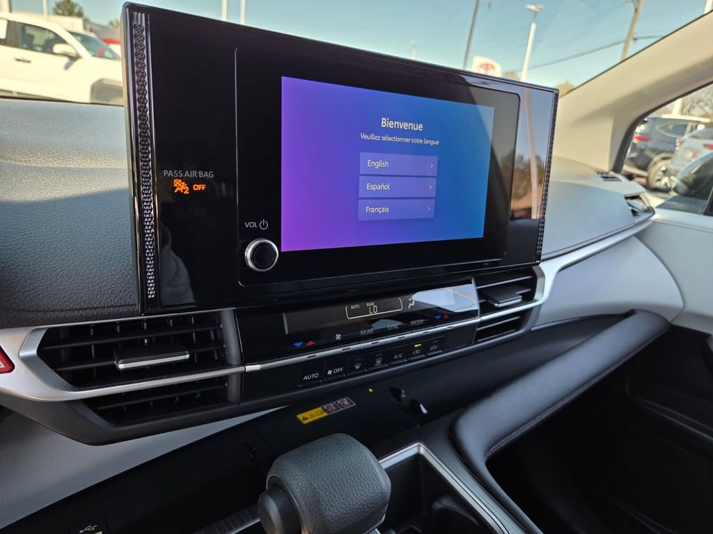 Used 2025 Toyota Sienna LE image 22