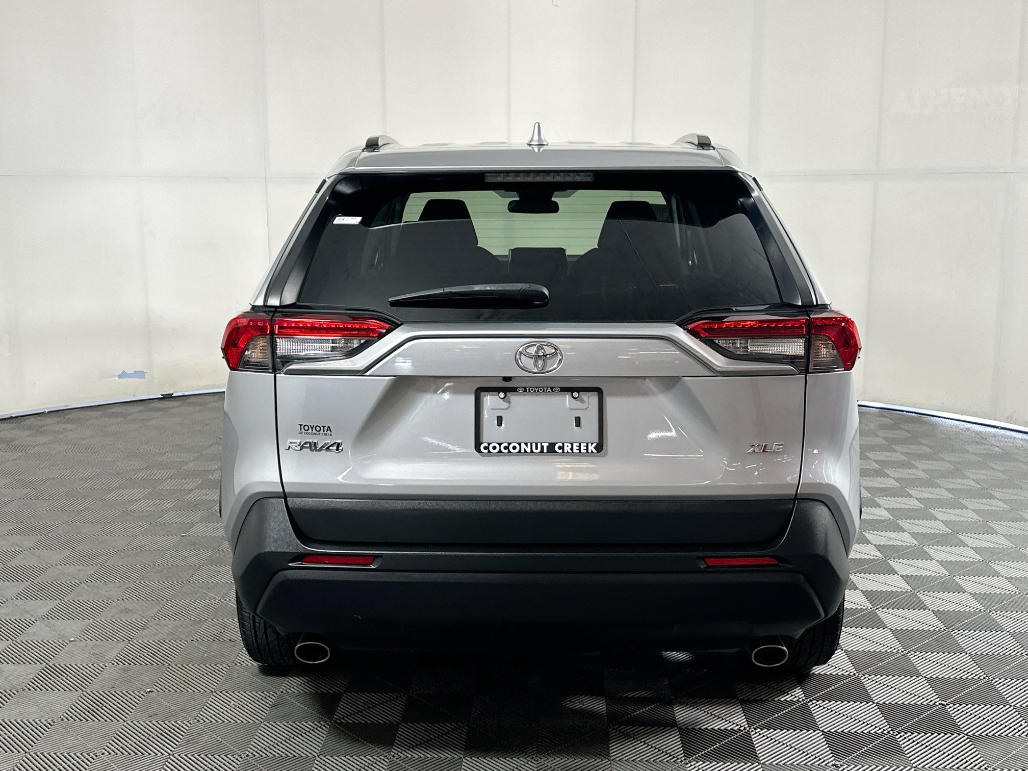 Used 2023 Toyota RAV4 XLE FWD image 4