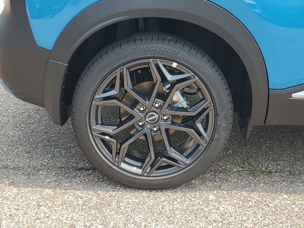 New 2025 Nissan Kicks SR w/ SR Premium Package image 5