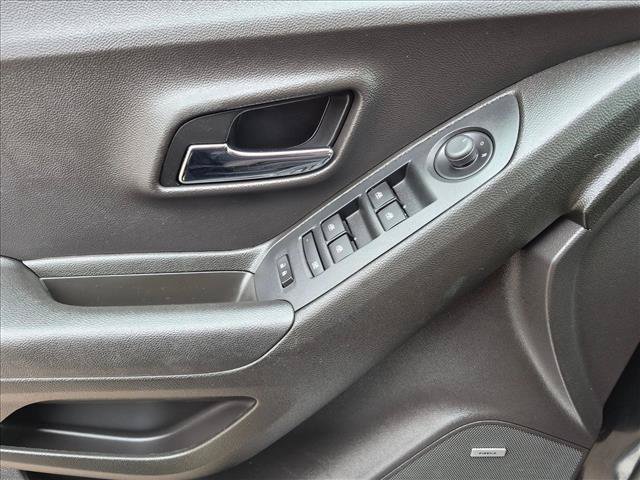 Used 2018 Chevrolet Trax Premier w/ LPO, Protection Package FWD image 15