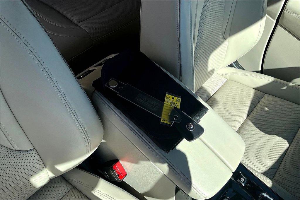 Used 2023 Buick Envision Essence w/ Technology Package I image 35