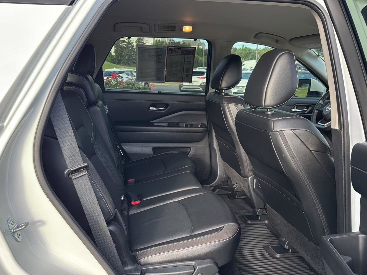 Used 2024 Nissan Pathfinder SL image 11