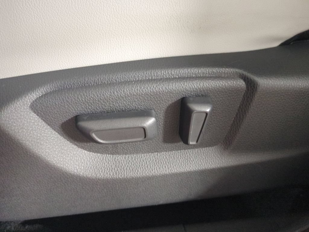 Used 2025 Mitsubishi Eclipse Cross AWD image 23