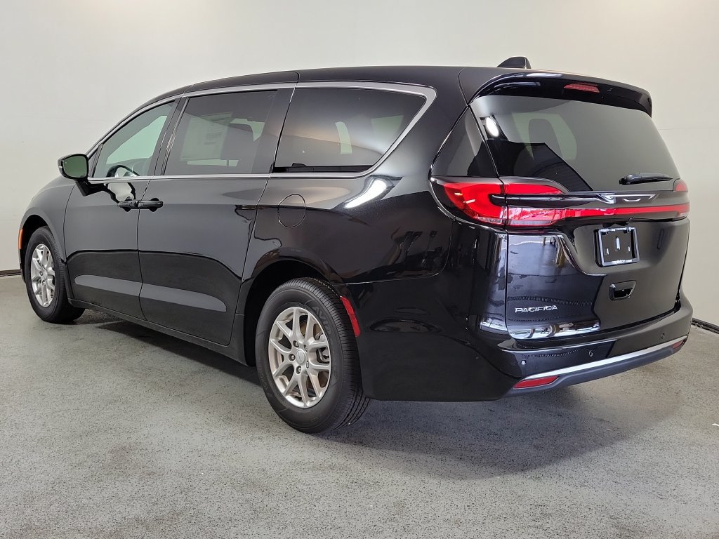 New 2027 Chrysler Pacifica Select FWD image 5