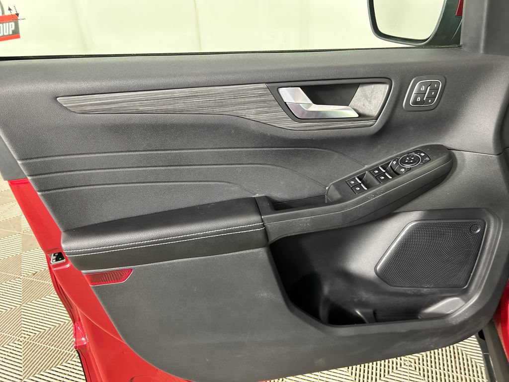 Used 2023 Ford Escape Platinum AWD/4WD image 11