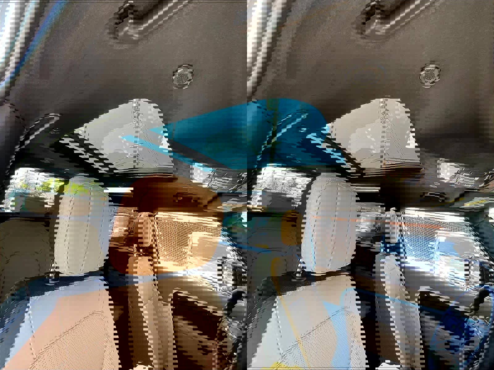 New 2025 Land Rover Defender 90 V8 image 29