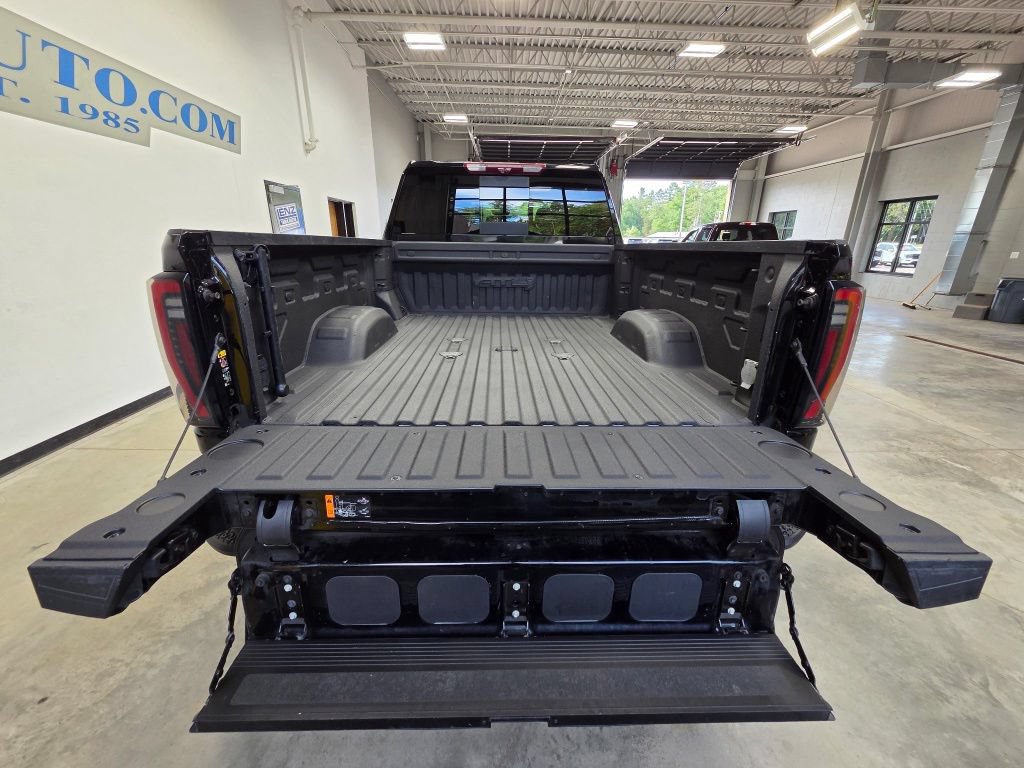 Used 2024 GMC Sierra 2500 AT4 w/ Technology Package AWD/4WD image 10
