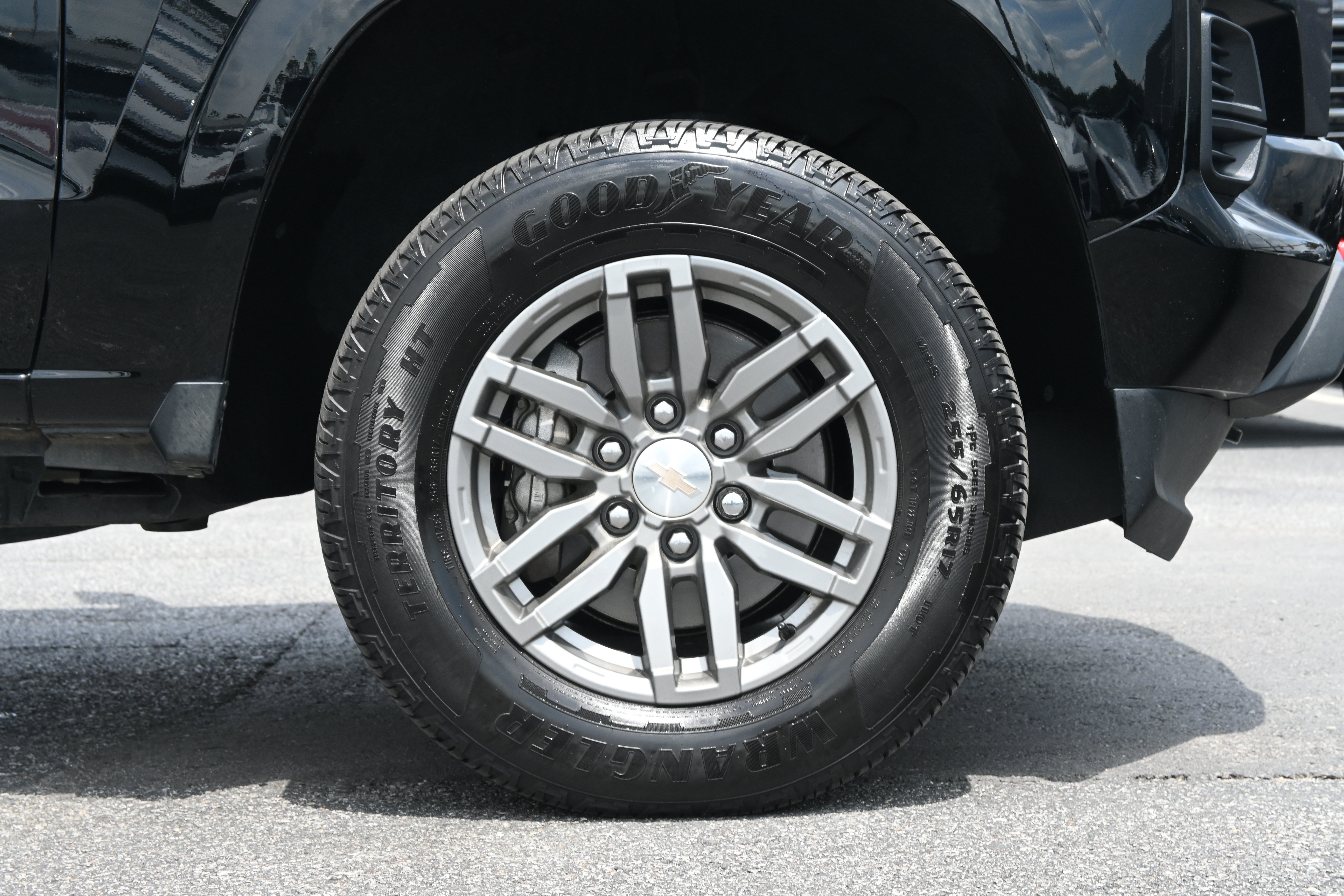 Used 2024 Chevrolet Colorado LT AWD/4WD image 13