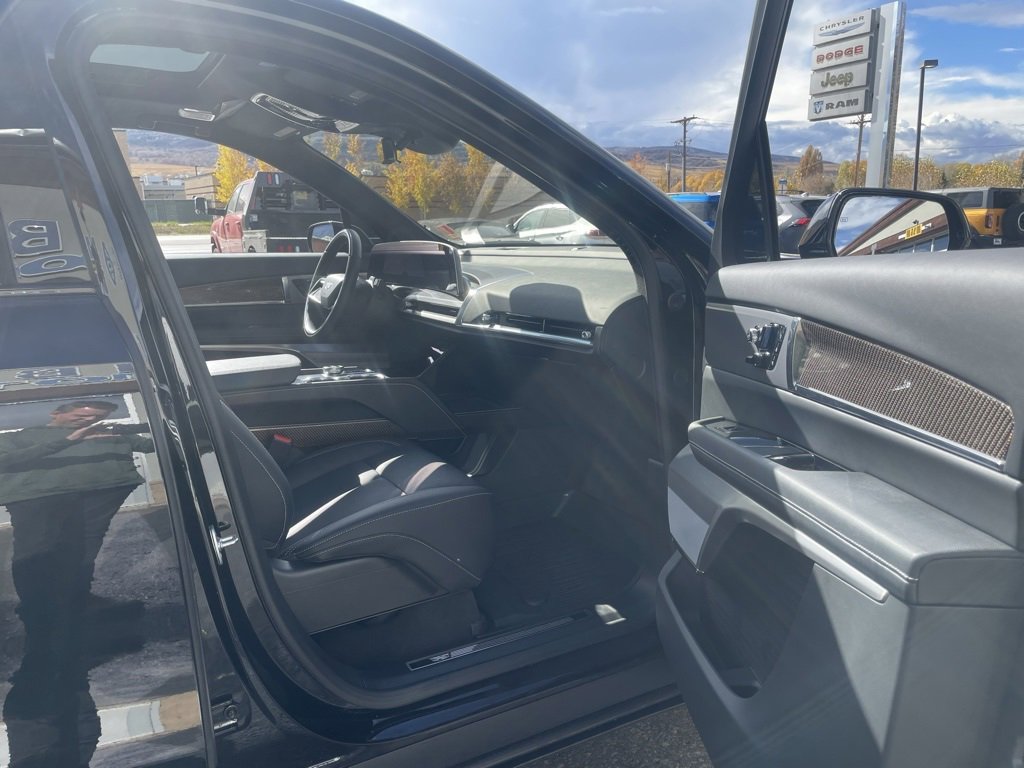 Used 2026 Cadillac Vistiq Sport w/ LPO, Floor Liner Package image 17