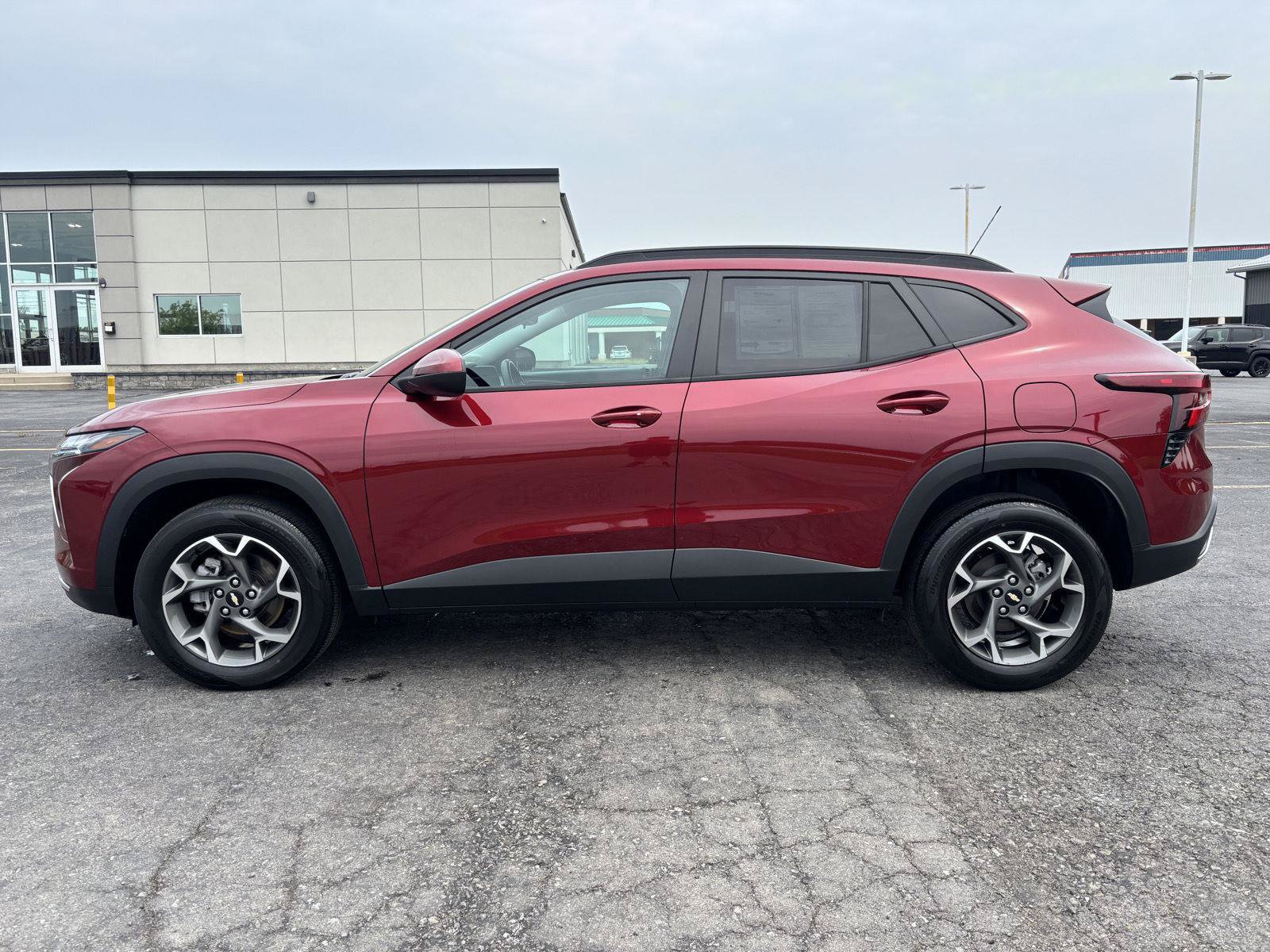 Used 2024 Chevrolet Trax LT w/ LT Convenience Package FWD image 4