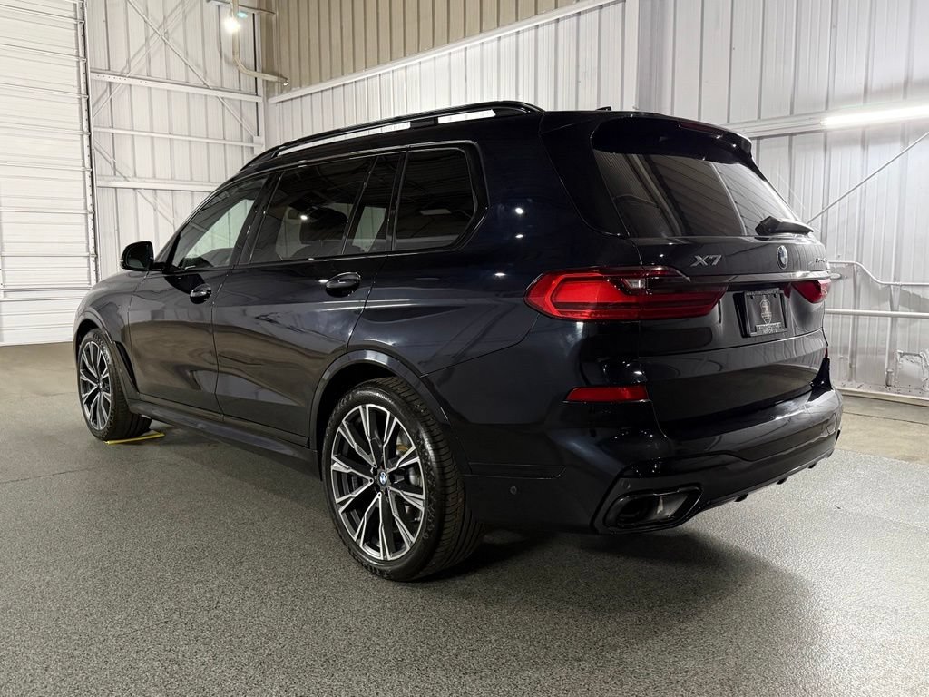 Used 2022 BMW X7 xDrive40i w/ M Sport Package AWD/4WD image 11