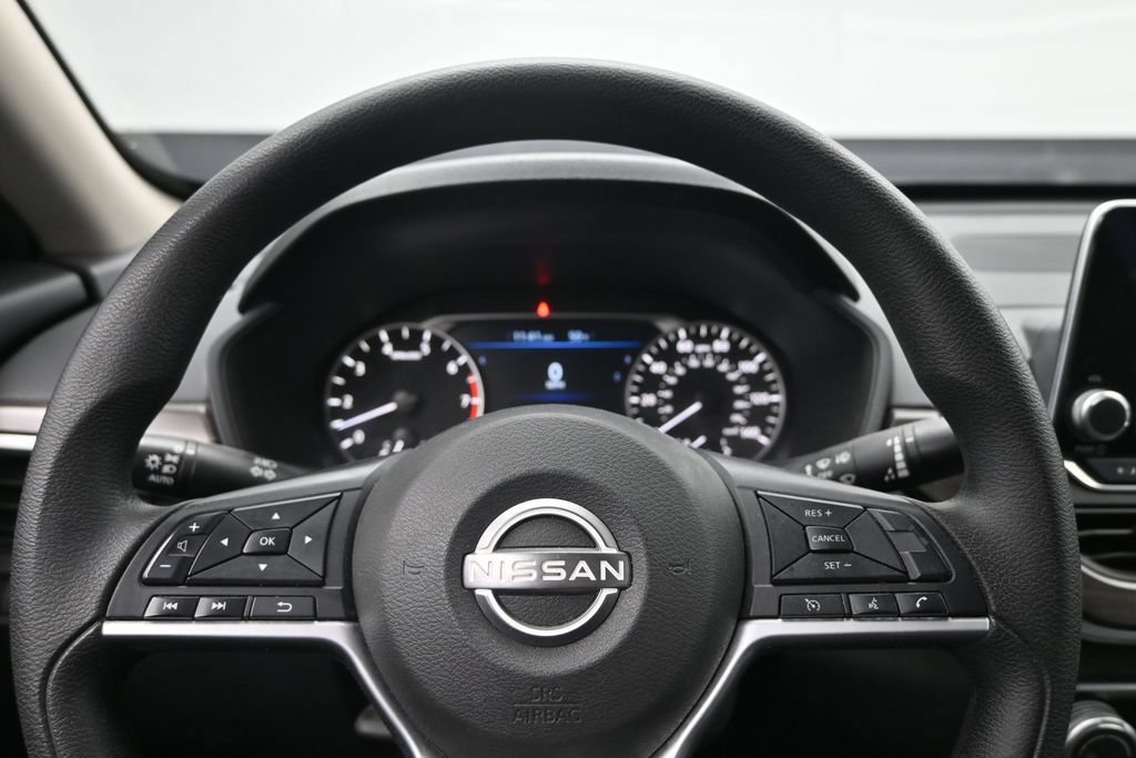 Used 2023 Nissan Altima 2.5 SV FWD image 14
