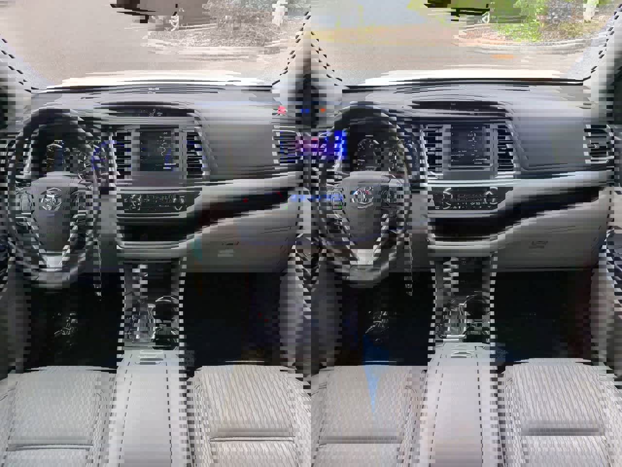 Certified 2018 Toyota Highlander Plus image 15