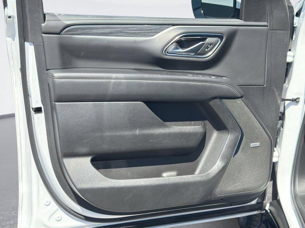 Used 2024 GMC Yukon SLT AWD/4WD image 18