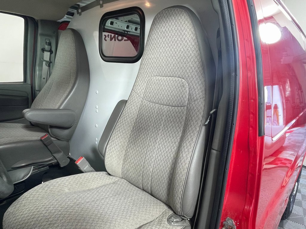 Used 2015 Chevrolet Express 2500 image 22