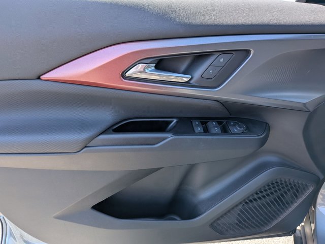 Used 2024 Chevrolet Equinox EV RS FWD image 6