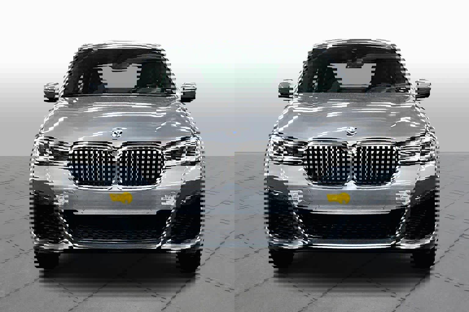 Used 2022 BMW 530e w/ Premium Package image 3