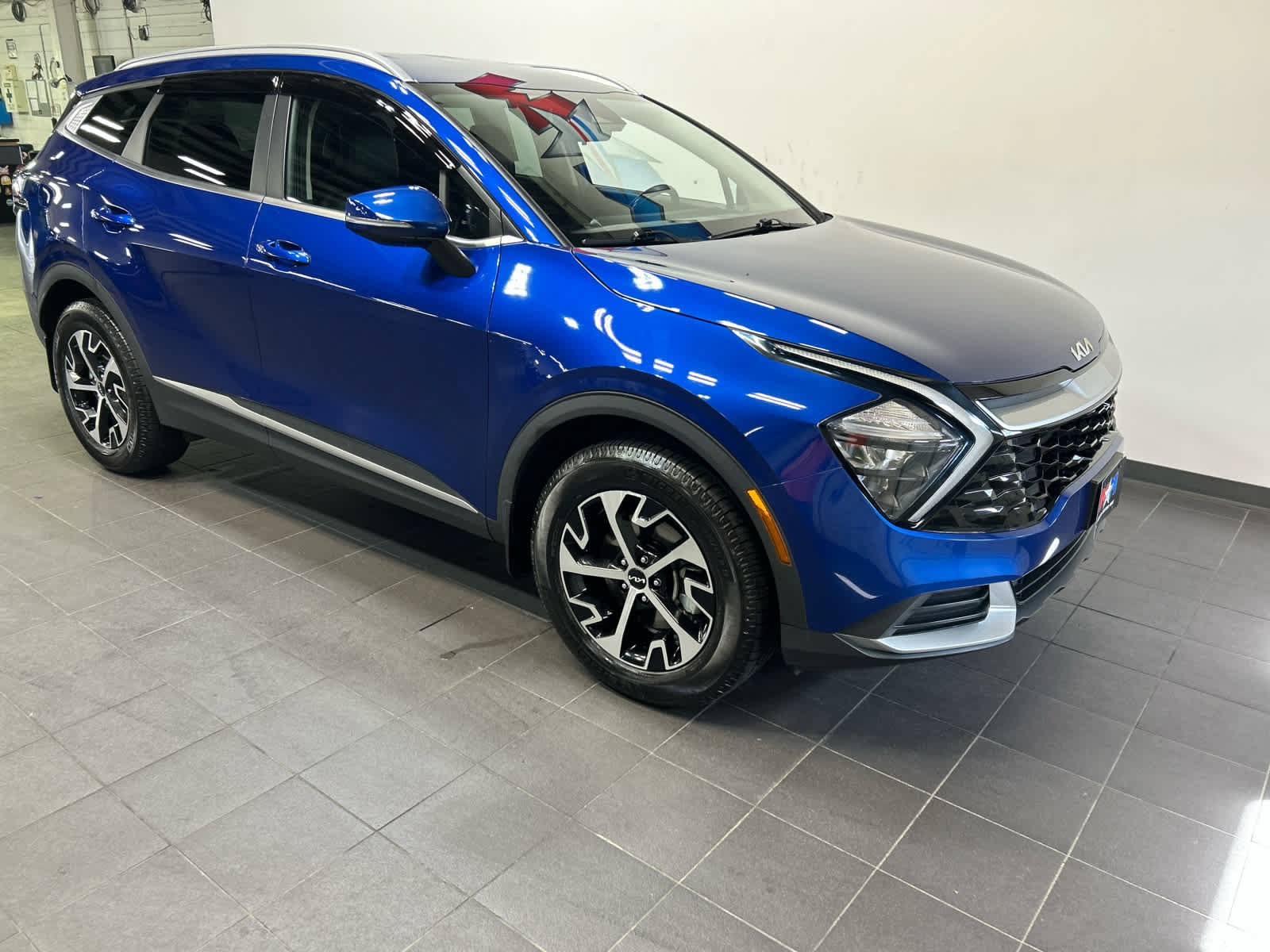 Used 2023 Kia Sportage EX AWD/4WD image 2