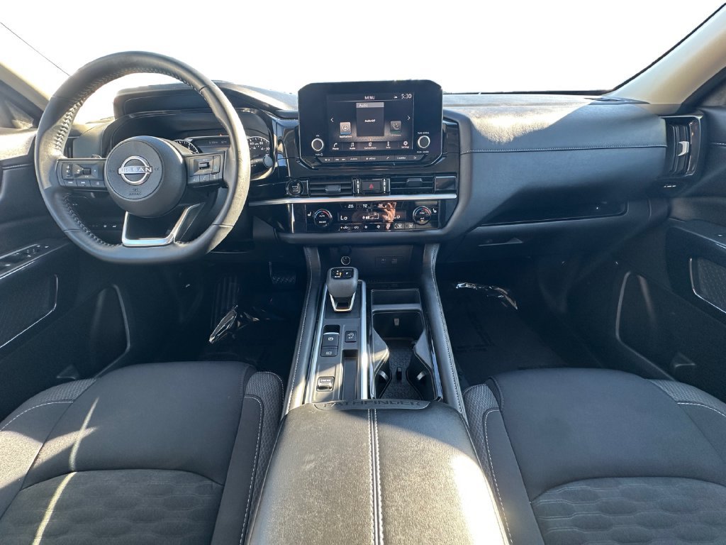 Used 2025 Nissan Pathfinder SV FWD image 11