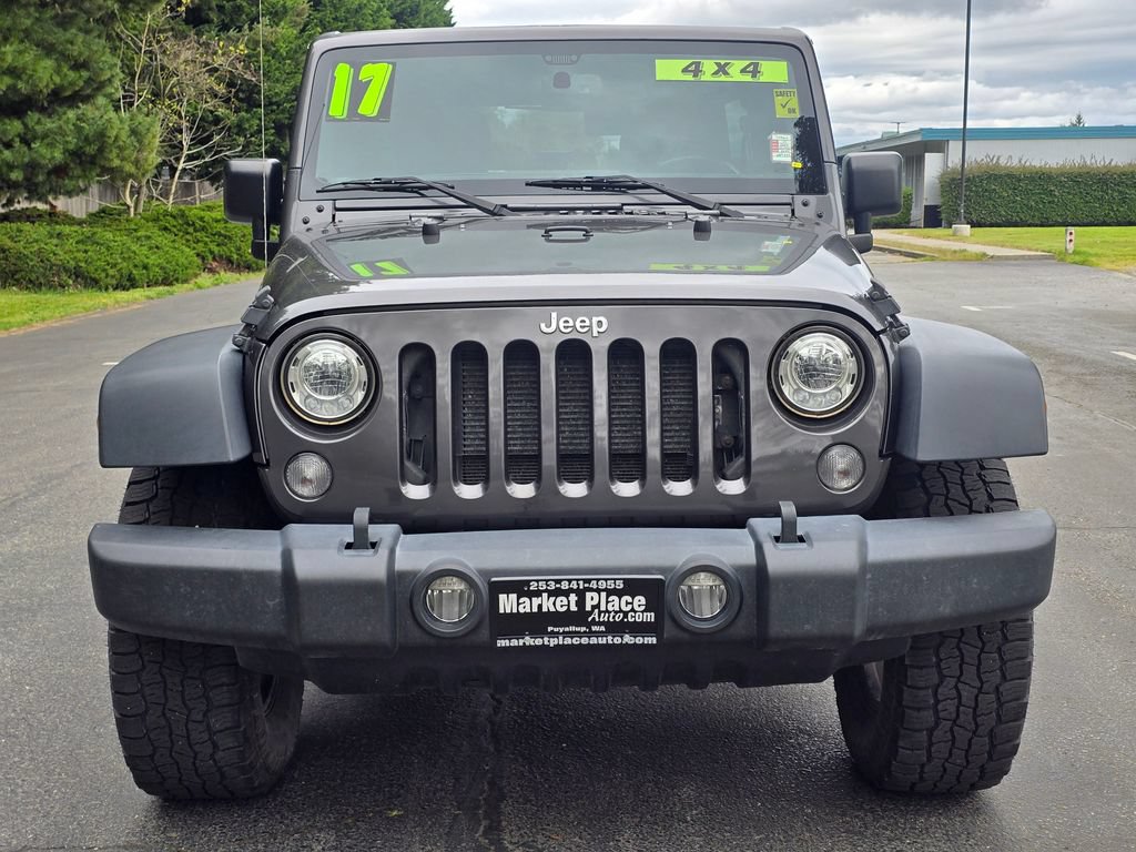 Used 2017 Jeep Wrangler Unlimited Rubicon w/ Connectivity Group AWD/4WD image 9
