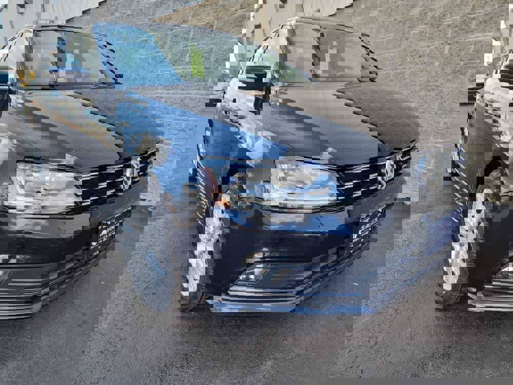 Used 2017 Volkswagen Jetta SEL image 2