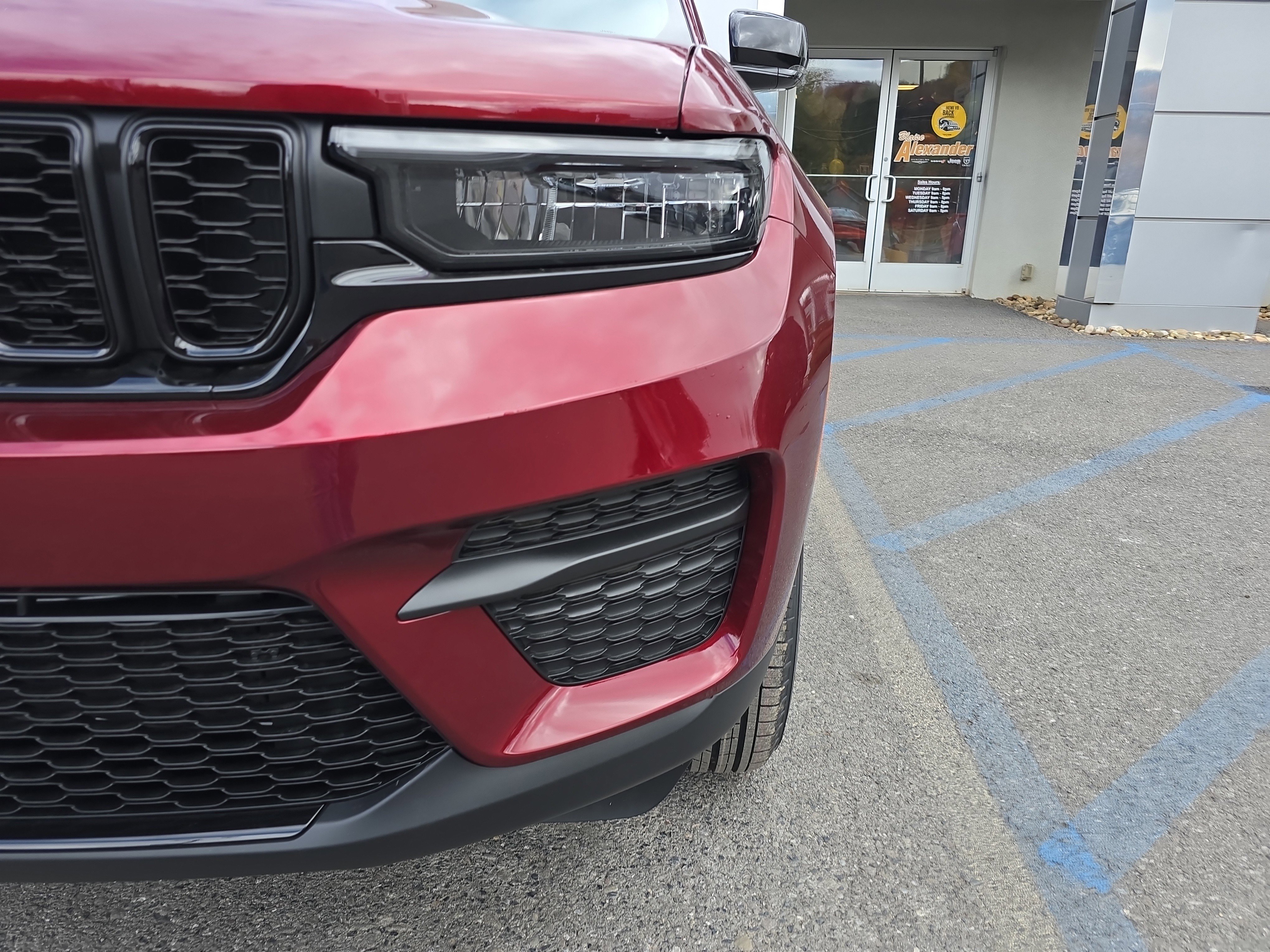 New 2025 Jeep Grand Cherokee Altitude image 10