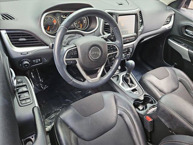 Used 2018 Jeep Cherokee Latitude Plus w/ Comfort/Convenience Group FWD image 10